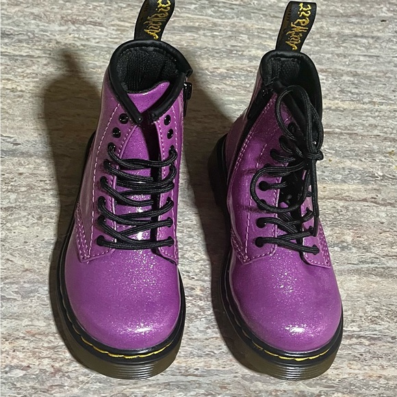 NWOB Martens 1460 Glitter T glossy violet ankle boots